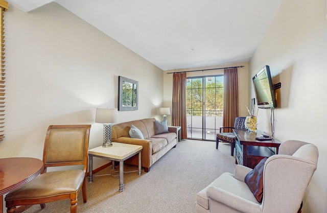 Southwestern charm with a pool & private patio - near shopping