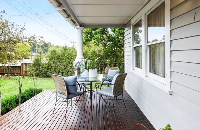 Sovereign Hill Cottage Garden Gem Moments to Lake