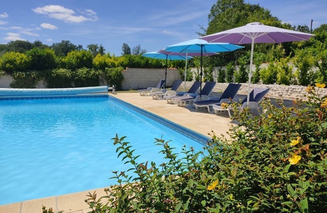 Spa, Sauna, Private Heated Swimming Pool, Pizza Oven - Holiday Home for 8