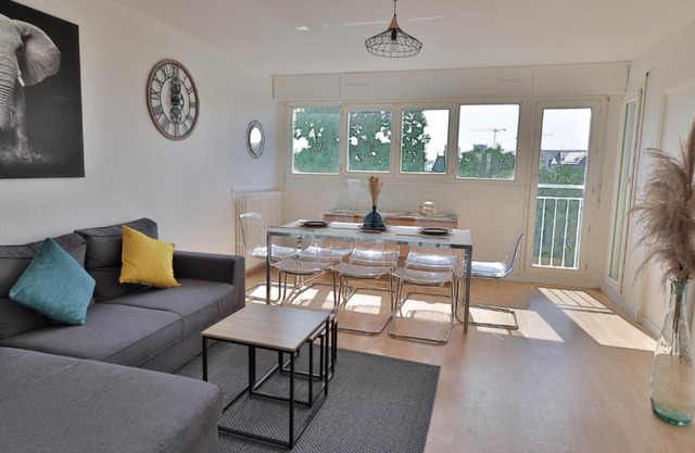 Spacieux appartement avec Balcons, 4 chambres, espace & confort, Centre Gare
