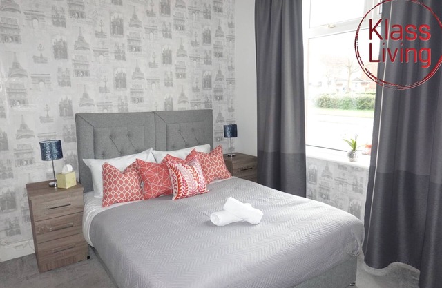 Spacious 1 bedroom apartment with good motorway links.