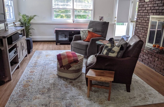 Spacious 1 bedroom apartment in Lexington MA, surrounded by nature trails