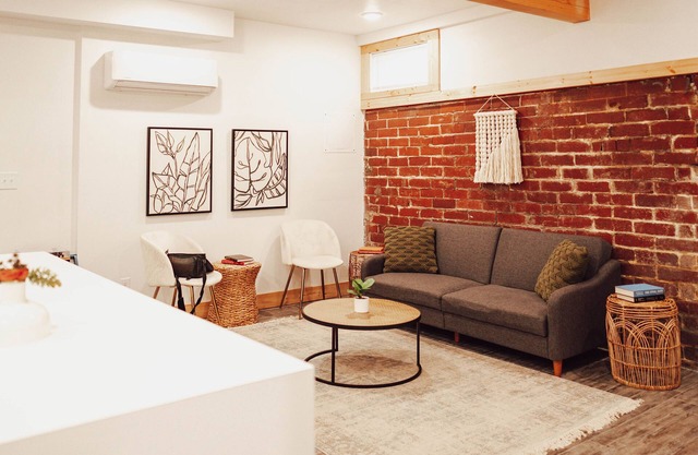 Spacious 1 bedroom rental unit in Historic Tree Streets
