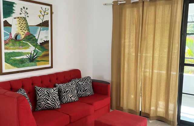 Spacious 1 BR Condo w/Pool Near Beach + Tv & Wi-Fi