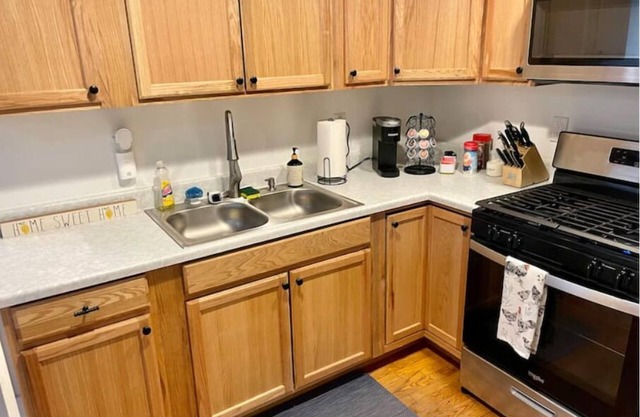 Spacious 1 BR Unit w/Washer-Dryer and Parking