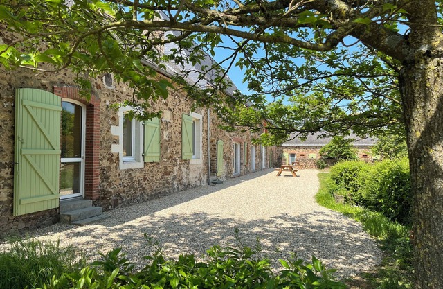 Spacious 18-person gîte. Games room. Soccer, volleyball, badminton and petanque pitches
