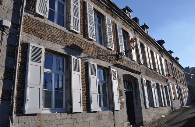 Spacious 18th century mansion near the Meuse with enclosed garden