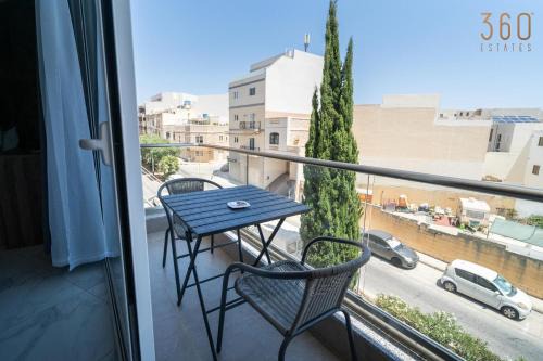 Spacious 1BR home with comfortable bed with WIFI & AC