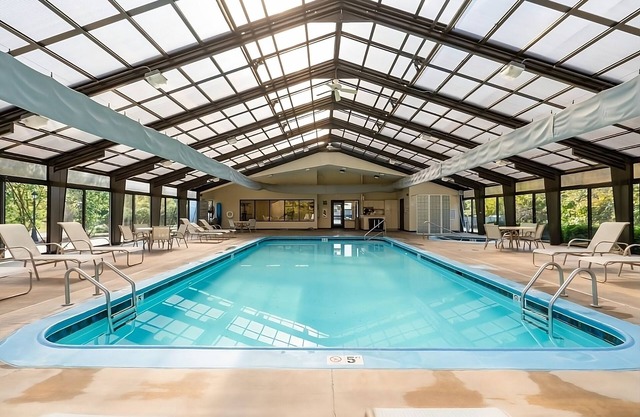 Spacious 1BR Unit w/Kitchen, Outdoor Terrace & Free Parking!
