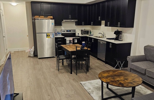 Spacious 2 Bed, 2.5 Bath Apartment in Pickering