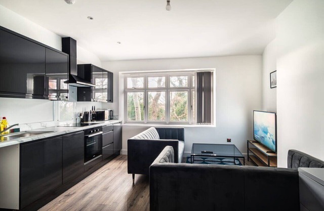 Spacious 2 Bed Apartment in Waterloo, Liverpool