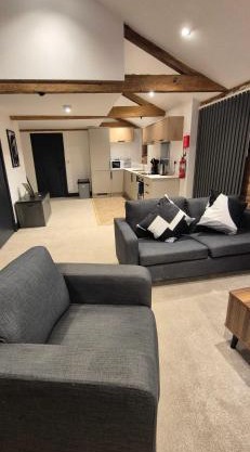 Spacious 2 Bedroom Apartment in Central Newark