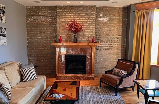 Spacious 2 bedroom 2 bath 10 Minutes to Down Town