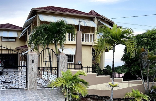 Spacious 2 Bedroom Apartment located in Boscobel, 5 minute drive to Ochi Airport