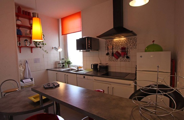 Spacious 2-Bedroom Apartment Near TGV & Amenities with Free Parking & WiFi
