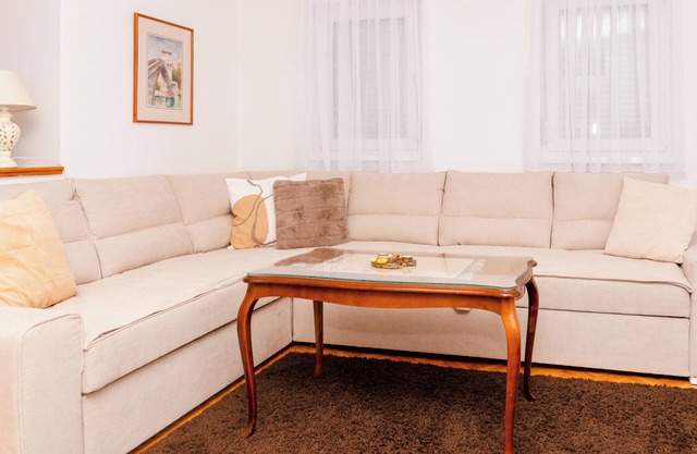 Spacious 2-bedroom condo with AC, WiFi in delightful Mostar