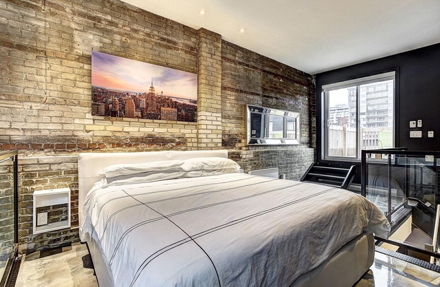 Spacious 2-Bedroom Duplex near Downtown
