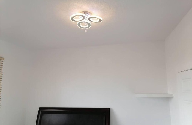 Spacious 2 bedroom main floor guest suite, close drive to downtown