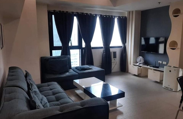 Spacious 2 Bedroom Unit with Pool