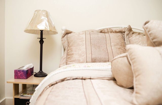 Spacious 2 BR APT First Floor Unit. 2Queens Sz Bed W Pvt Parking