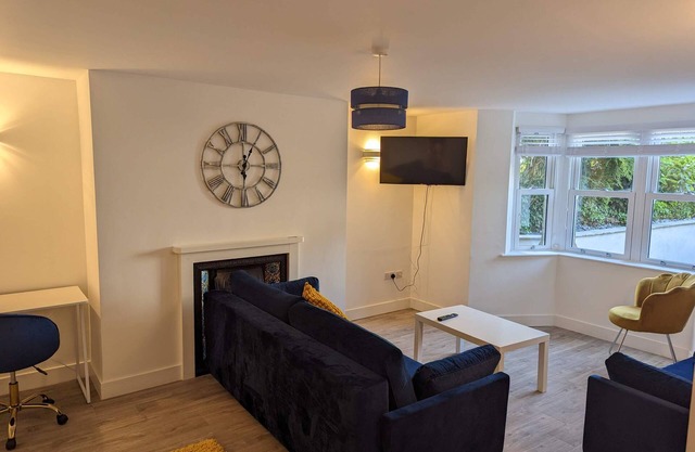 Spacious 2Bed Apartment with Private Garden