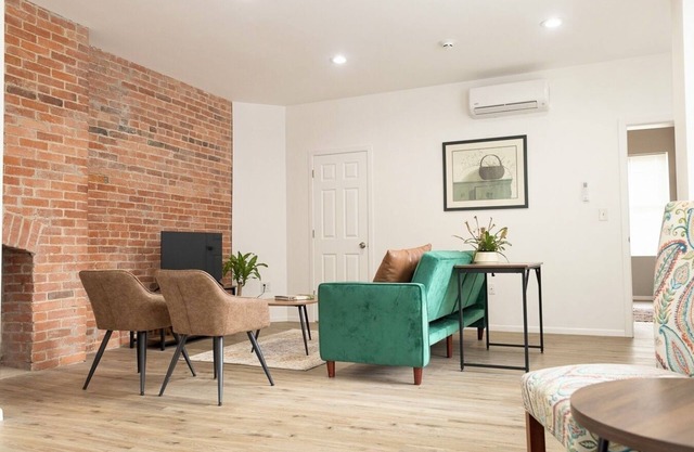 Spacious 2BR Apt/Quiet area/Minutes from stadiums, museums, parks & more!