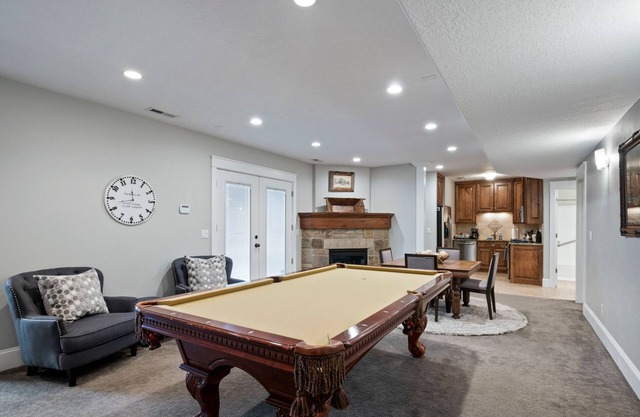 Spacious 2BR Basement Suite w/Hot Tub, Theater, Full Kitchen. Near UVU/BYU