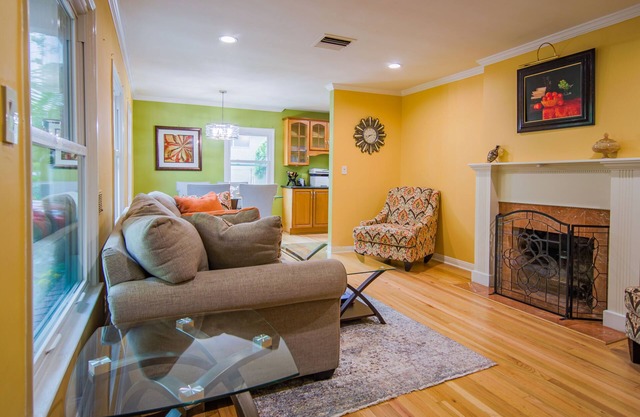 Spacious 2BR House near LAX/beach/So-fi Stadium/forum