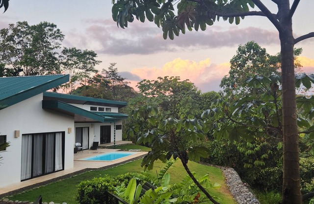 Spacious 3 bed, 3 bath home with breathtaking Mountain and Valley views.