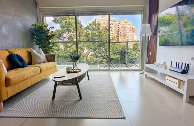 Spacious 3-bedroom apartment with WiFi, AC in marvelous Ramat Gan
