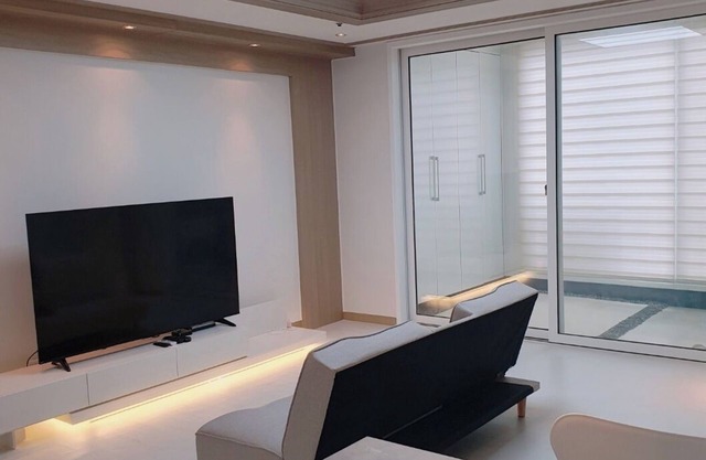 Spacious 3-bedroom apartment with AC, WiFi in charming Daejeon