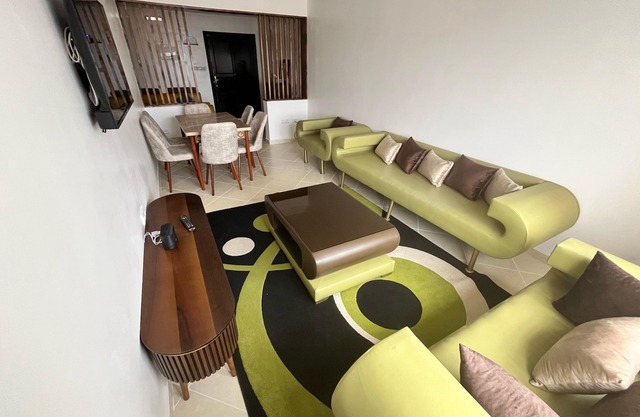 Spacious 3-bedroom apartment - 5 min Beach