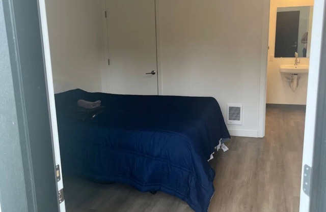 Spacious 3-bedroom with WiFi, fitness room in charming Oregon City