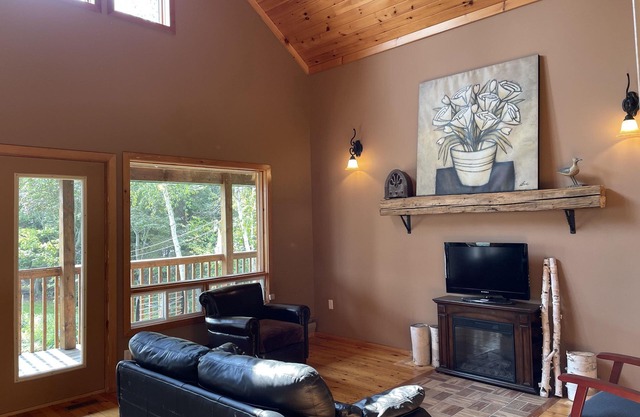 Spacious 3 Bedroom Waterfront Cottage on Lake Nosbonsing in Bonfield