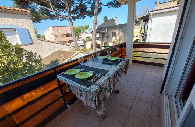 Spacious 3-Room Apartment with Terrace & A/C for 6 Guests