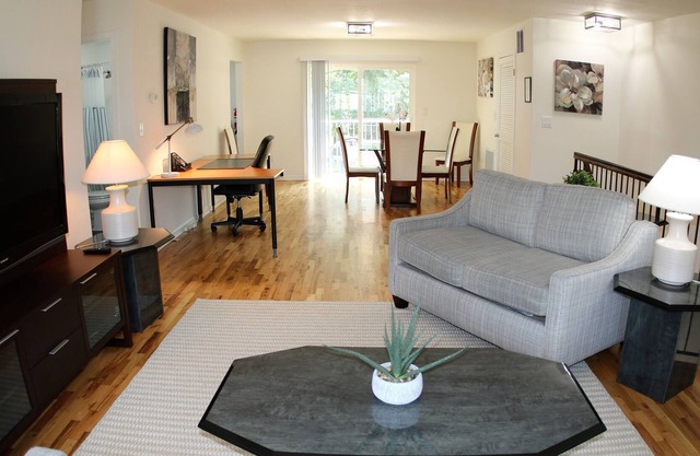 Spacious 3BR/2BA Short Term Apartment Rental in Bridgewater