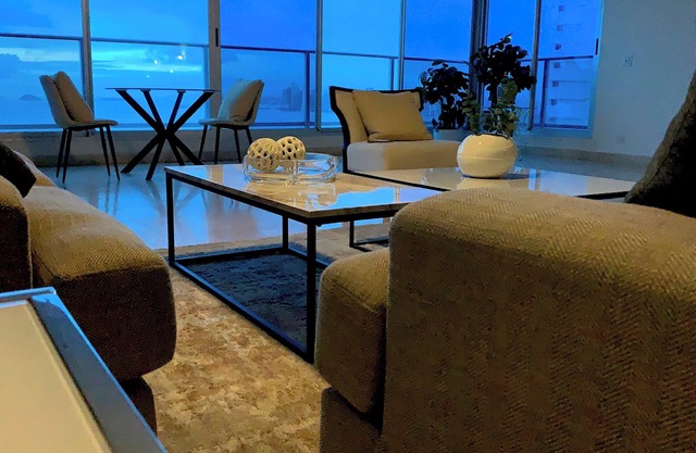 Spacious 3000sq2 condo in Costa del Este, 2R, 3.5B top floor with ocean views!