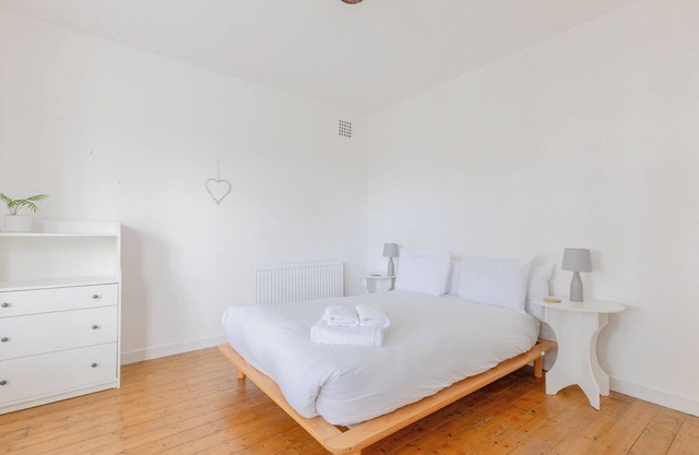 Spacious 3BD Flat w Garden, Near Clapham Common