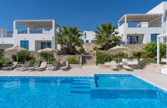 Spacious 3bedroom villa in Triton Complex .5