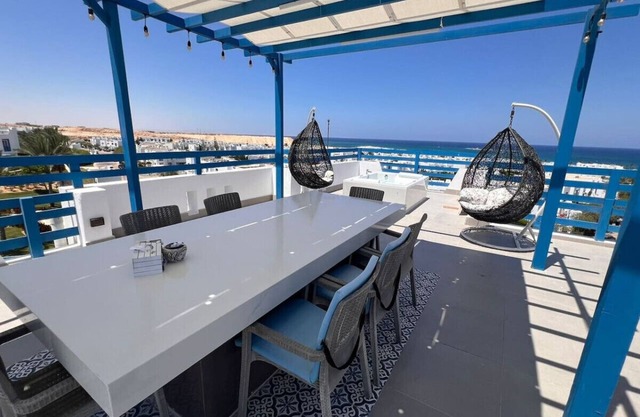 Spacious 3BR Apartment w Rooftop Terrace&Jacuzzi