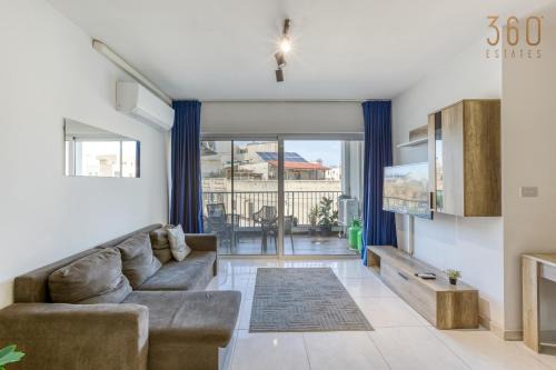 Spacious 3BR home with Private Terrace & WIFI by 360 Estates