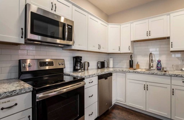 Spacious 3BR House w/Backyard in NULU CozySuites