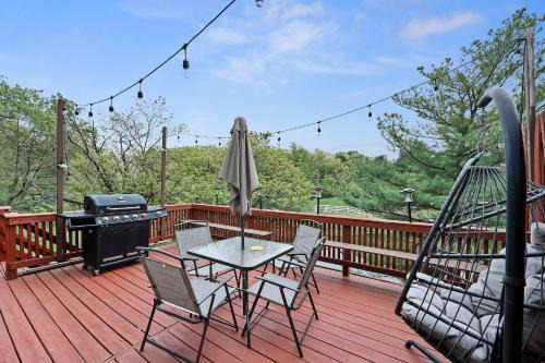Spacious 3BR Townhouse with Balcony & Gym