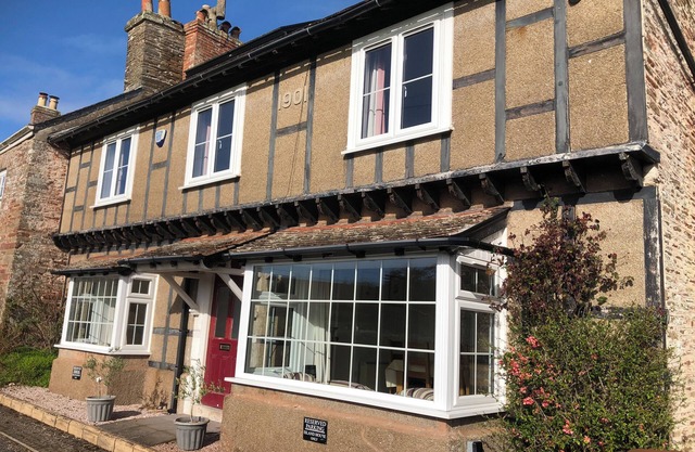 Spacious 4 Bed Devon Holiday House Near Sea; Sleeps 8. Pet friendly. Refurb 2024