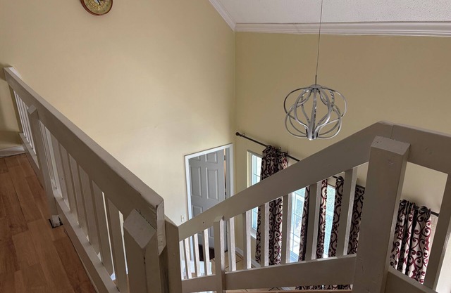 Spacious 4-bedroom house with AC and WiFi in charming Huntsville