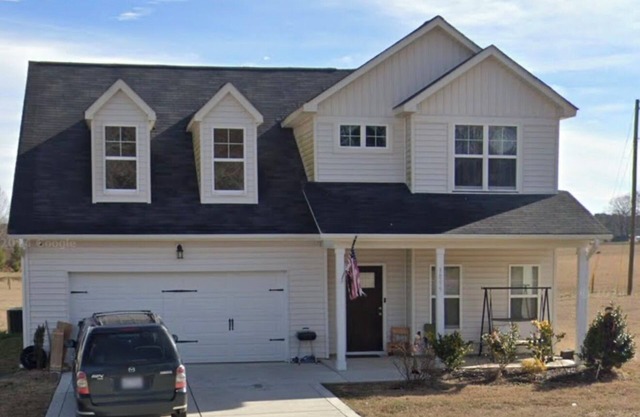 Spacious 4-bedroom home centrally located near Raleigh-Durham and Fayetteville