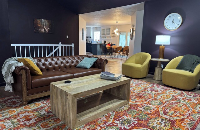 Spacious 4-bedroom house in vibrant Columbia close to the MKT trail with WiFi/AC