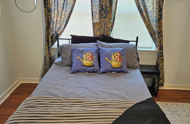 Spacious 4-bedroom house in charming Jackson with AC, WiFi