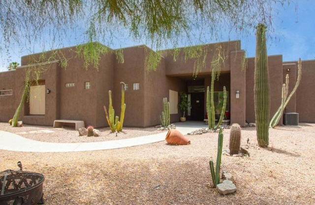 Spacious 4-bedroom house with Mountain View’s, pool and putting green.