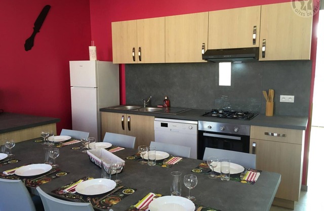 Spacious 4-Bedroom House with Private Terrace, Near Douai, Wi-Fi, Parking
